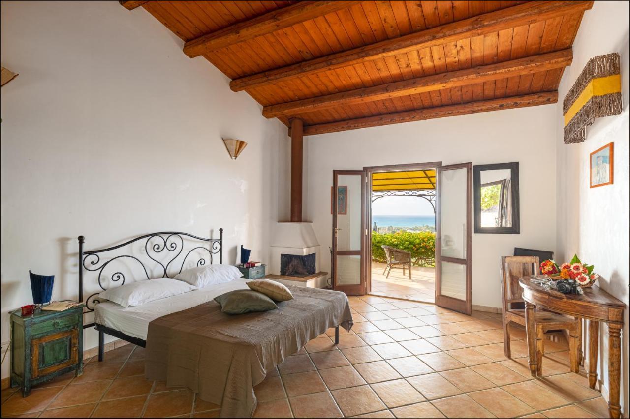 Solemar Sicilia - Le Casette Di Calzata Кампофеліче-ді-Роччелла Екстер'єр фото