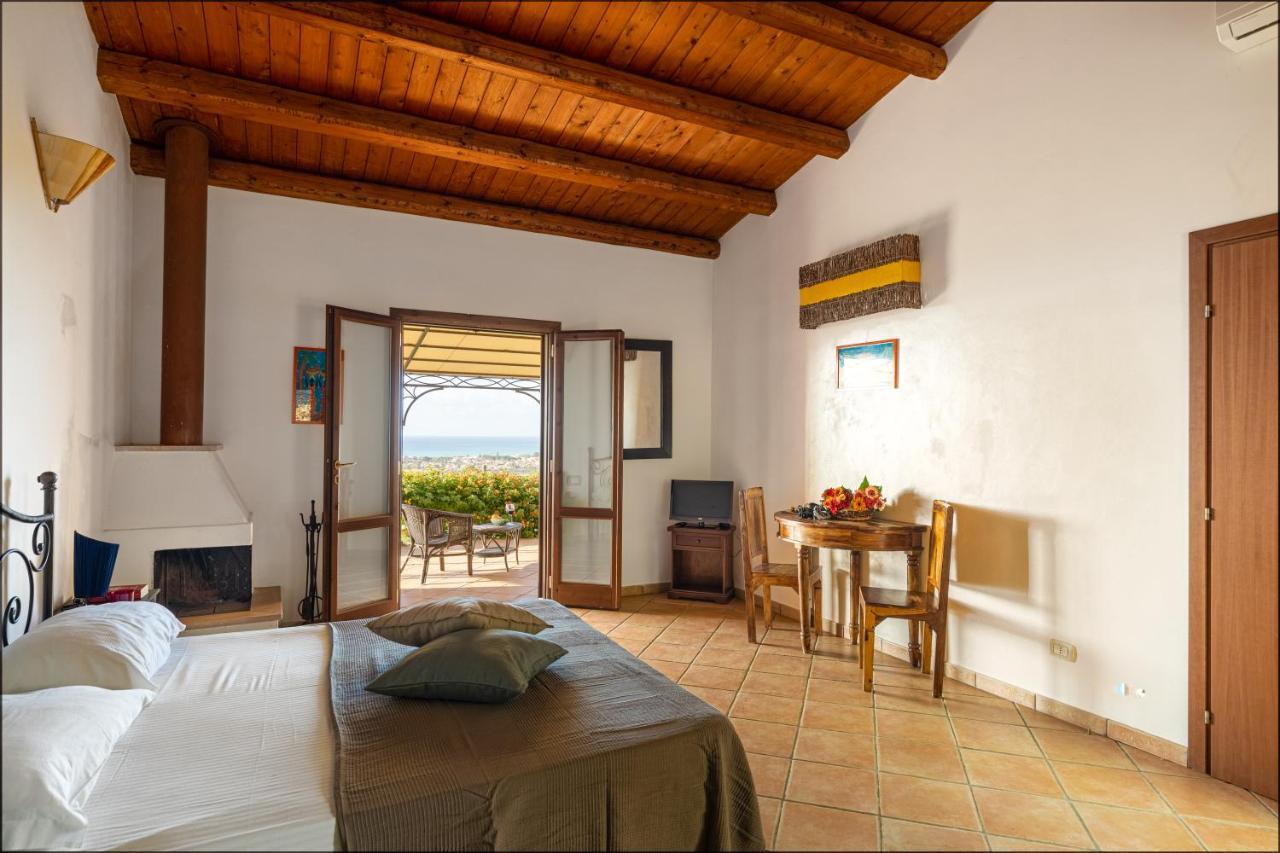 Solemar Sicilia - Le Casette Di Calzata Кампофеліче-ді-Роччелла Екстер'єр фото