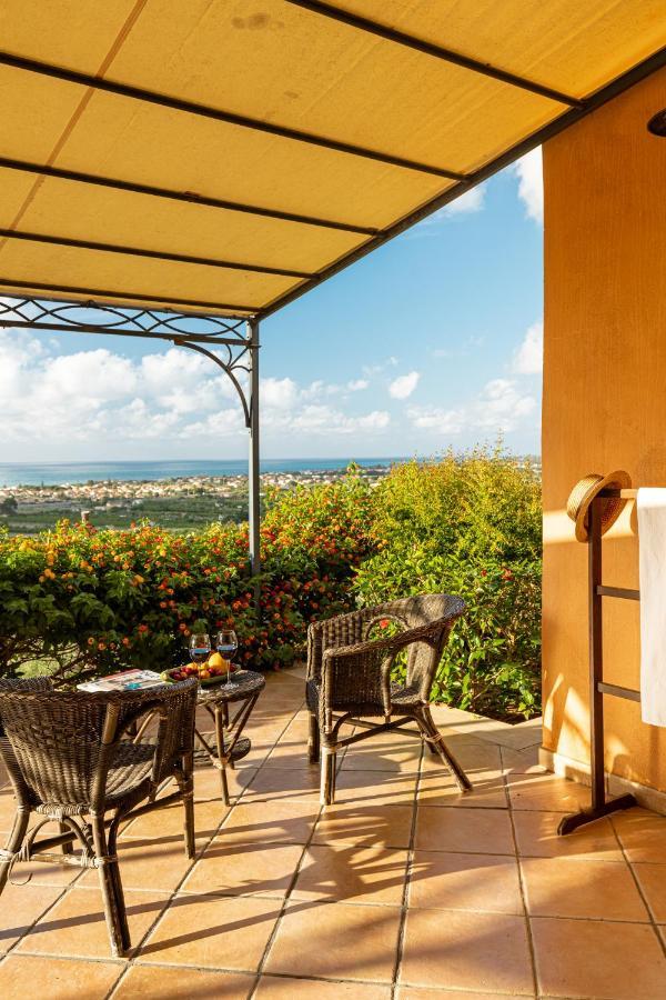 Solemar Sicilia - Le Casette Di Calzata Кампофеліче-ді-Роччелла Екстер'єр фото